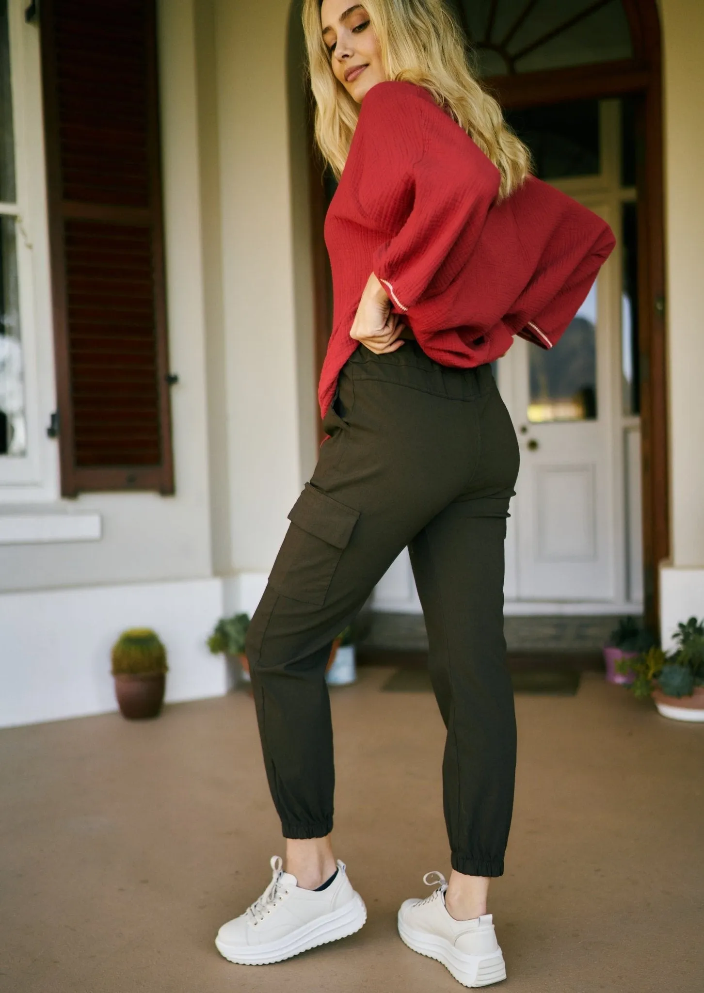 Italian Cargo Joggers in Chocolate
